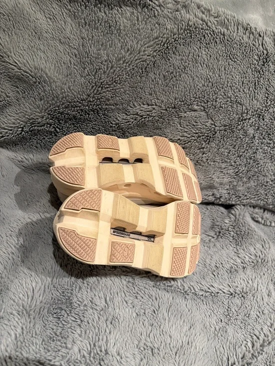 On cloudmonster running shoes - Picture 6 of 7